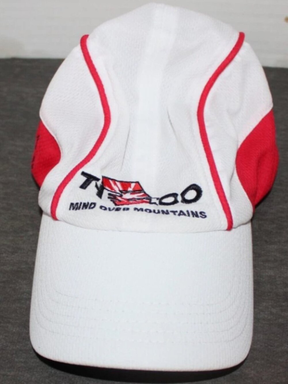 Headsweats White & Red Sprint Hat The 100 Mind Over Mountains NWT Runners Cap